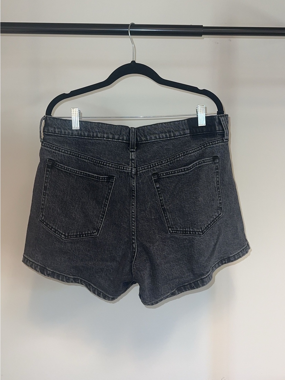 A&F Mid Rise A-Line Shorts - Picture 2 of 3